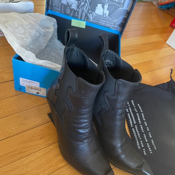 Gorgeous Aspasia - Esoteric Temptations Chelsea Ankle boots - Picture 2 of 4